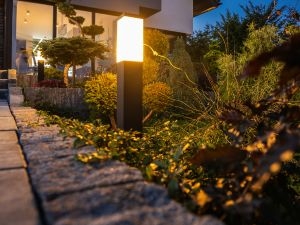 Decorative Lamps to Illuminate Garden Perimeters